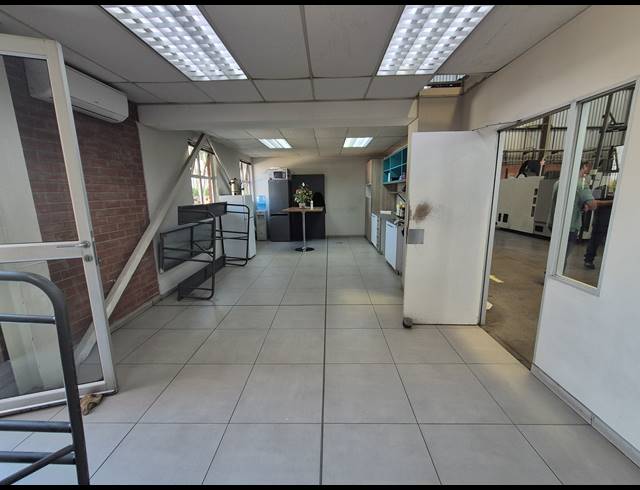 2,341M² WAREHOUSE TO LET IN LONGMEADOW